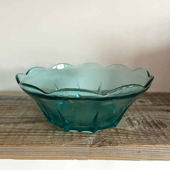 Vintage Anchor Hocking Aqua glass bowl - Picture 1 of 5